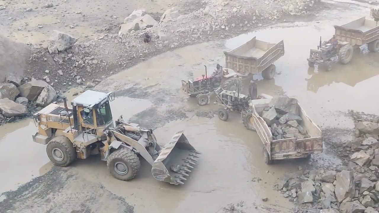 Trolley loading Stone with Caterpillar in Mountain View: super duper loading