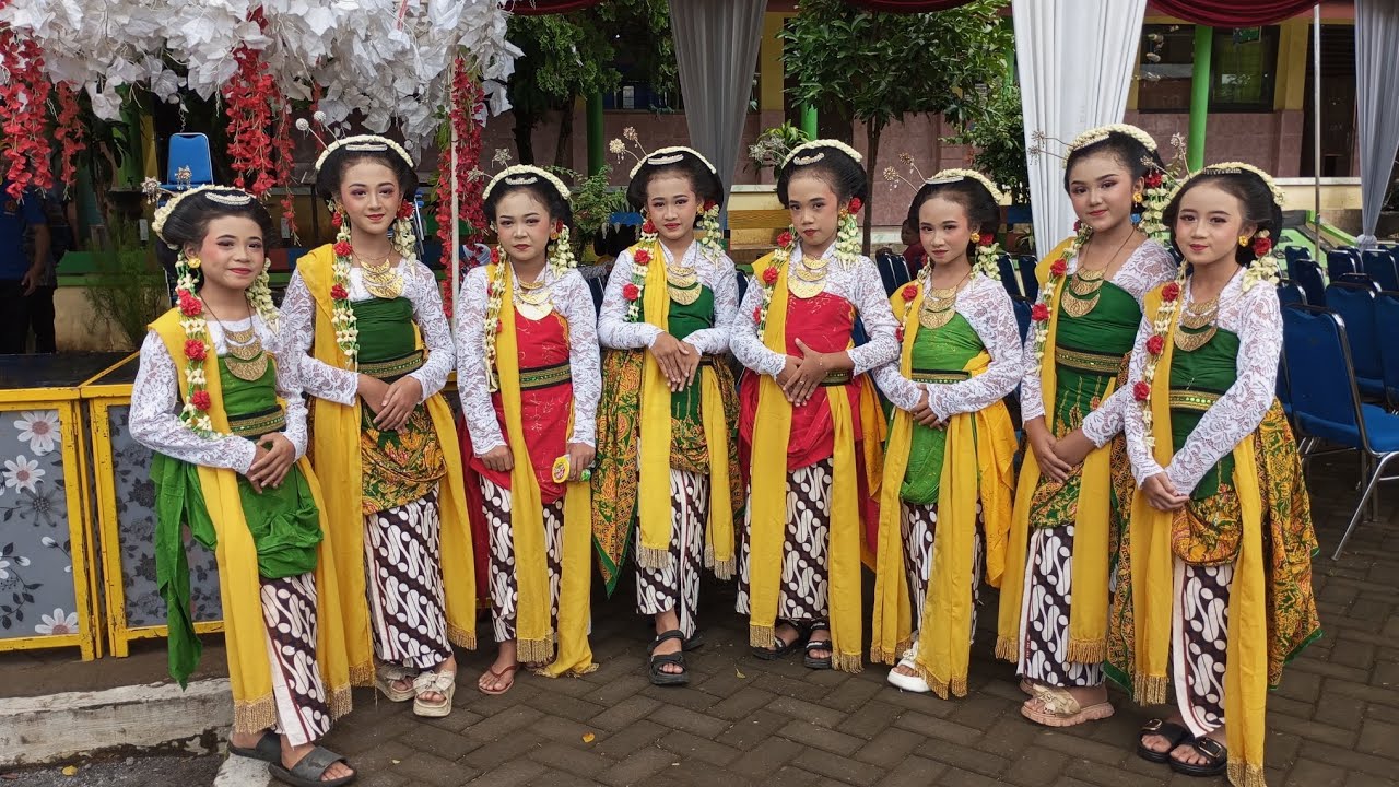 Tari Gambyong _ Siswi SDN 2 Petungsewu Wagir Malang
