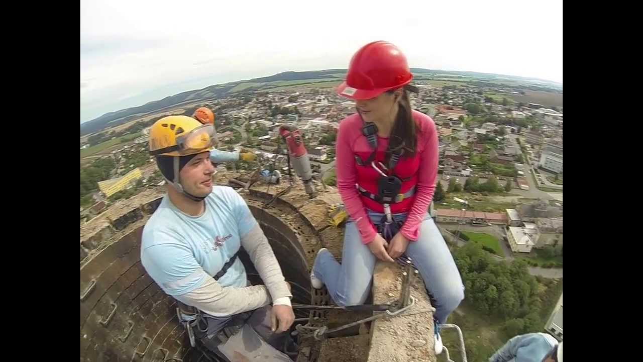Demolice kom&iacute;nu v Lan&scaron;krouně / 300ft chimney being demolished / Filmed with GoPro