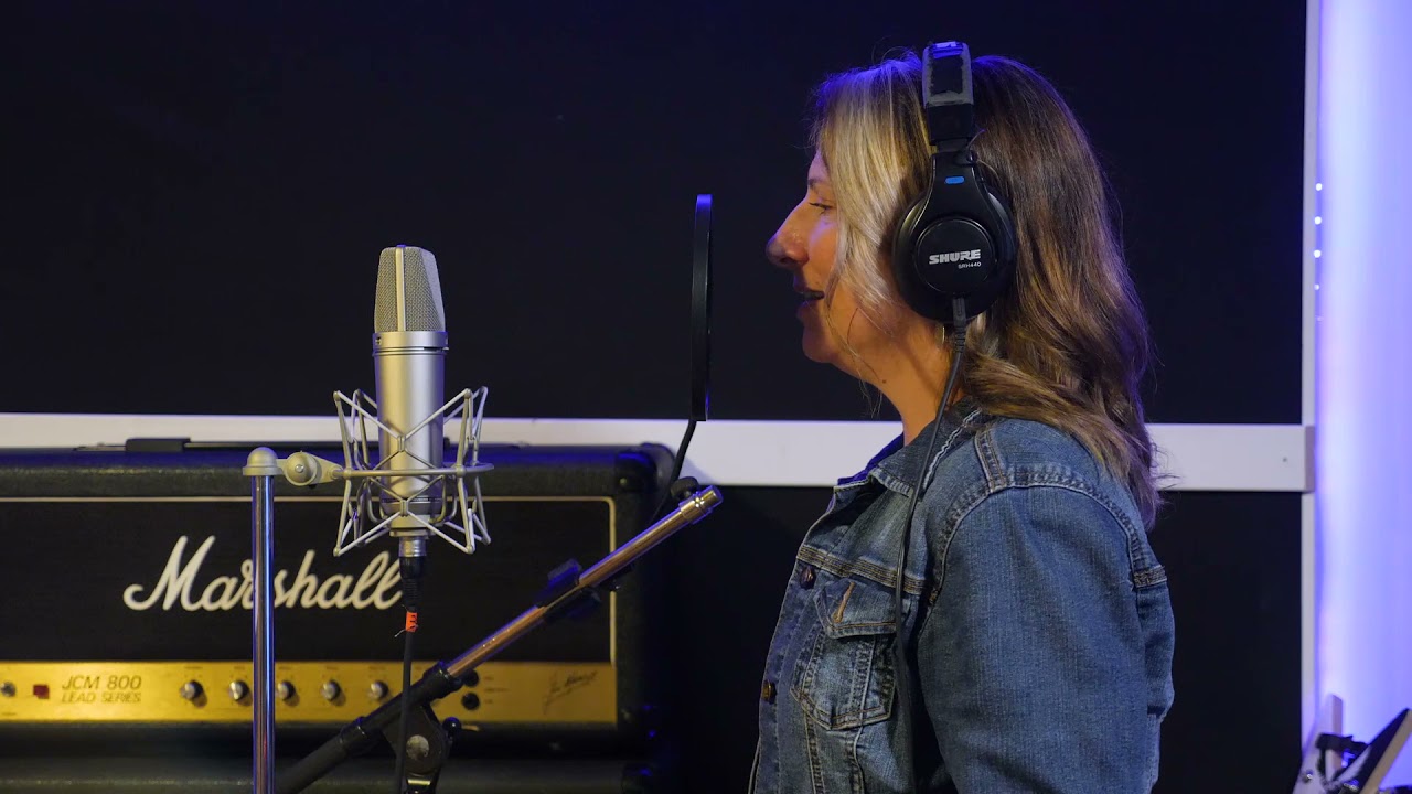 Mic Shoot Out with Leslie Mounteney - Neumann, Flea, AEA, Audio Technica