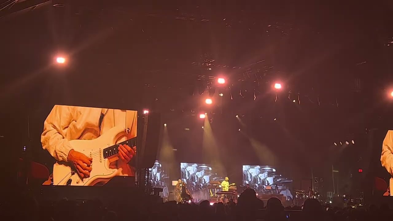 FKJ makes a song on the spot! Coachella Weekend 2 (April 21st, 2023)
