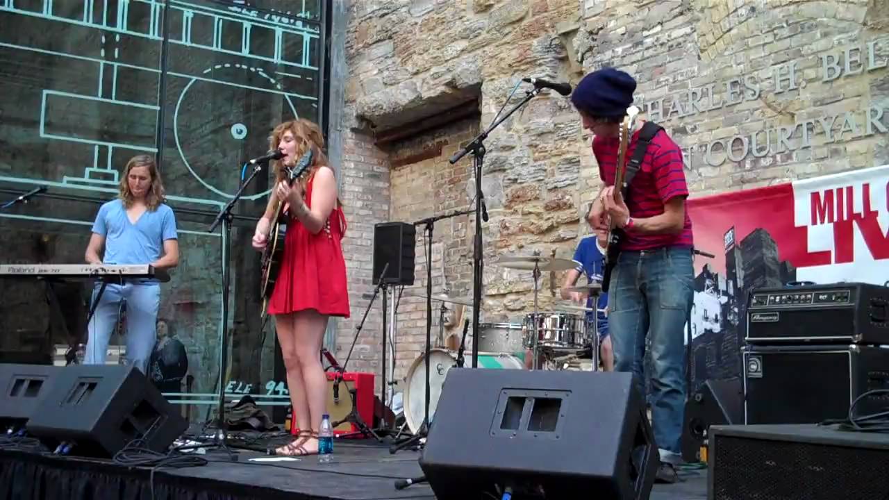 Caroline Smith and the Good Night Sleeps - Young Turks (Rod Stewart cover)