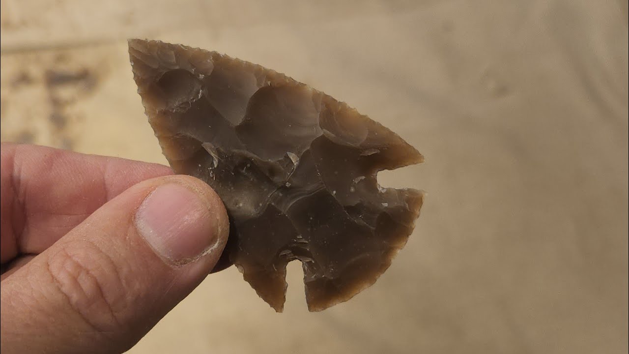1586 - Rock to Point - HQR Flintknapping