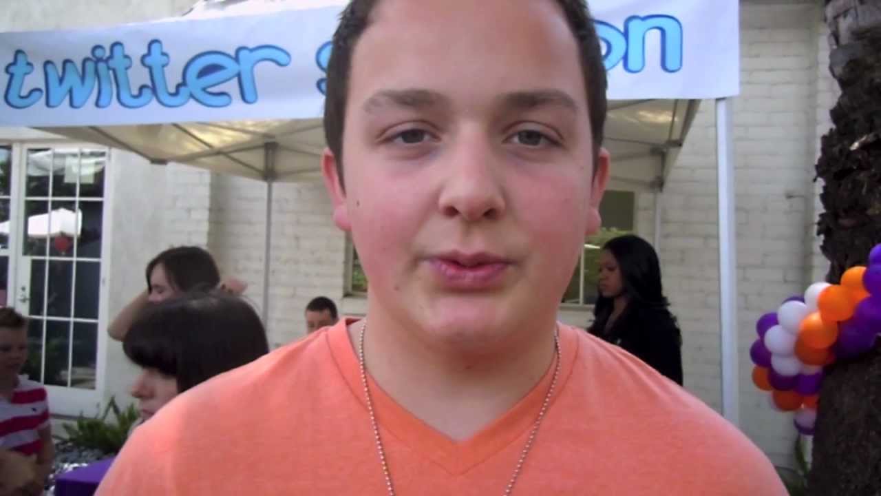 Noah Munck Talks 