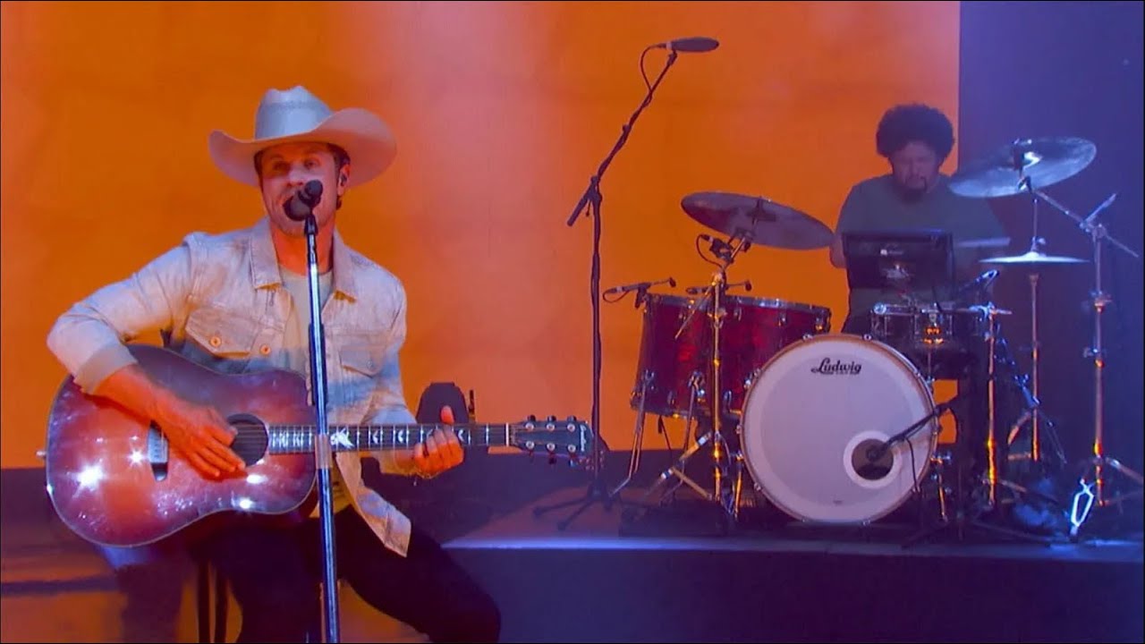 Dustin Lynch - Small Town Boy (Live Acoustic)