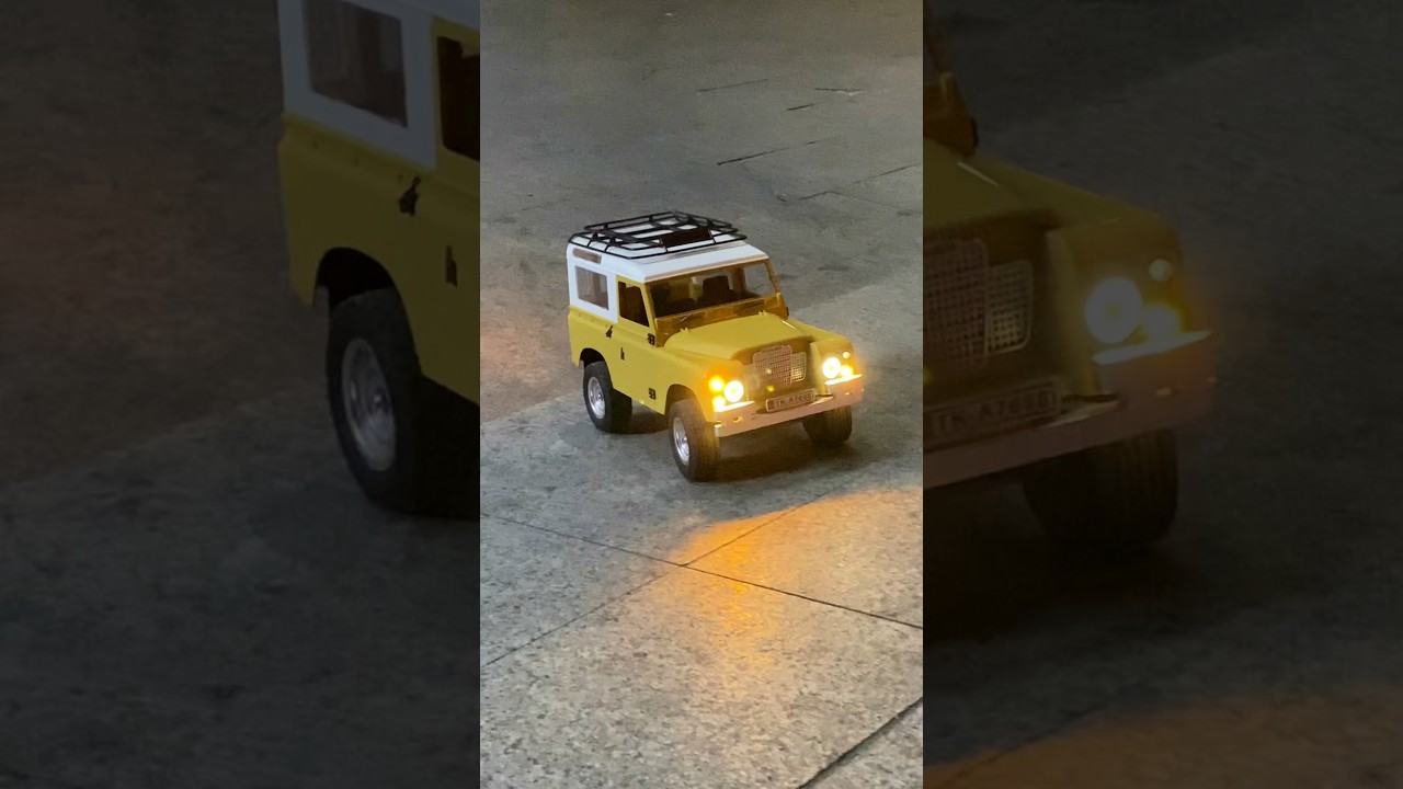 RC Crawler Pinecone SG1010 land rover Drive in the city