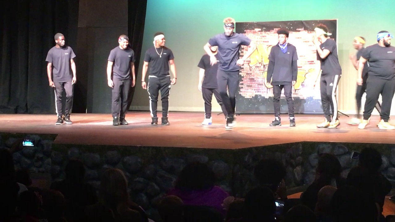 Team Action's live performance at Mr.UHS