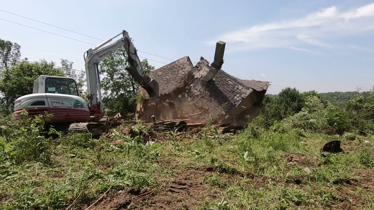 Old House Demolition (Timelapse)