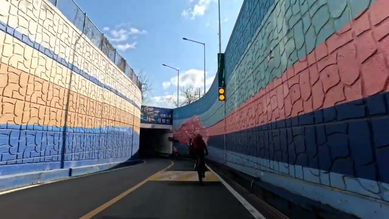 자전거와시간여행 오늘도 시간여행을 신나게 달려 보았읍니다. 완전 봄기운을 느끼며 달리다보니 80km즐거웠습니다.