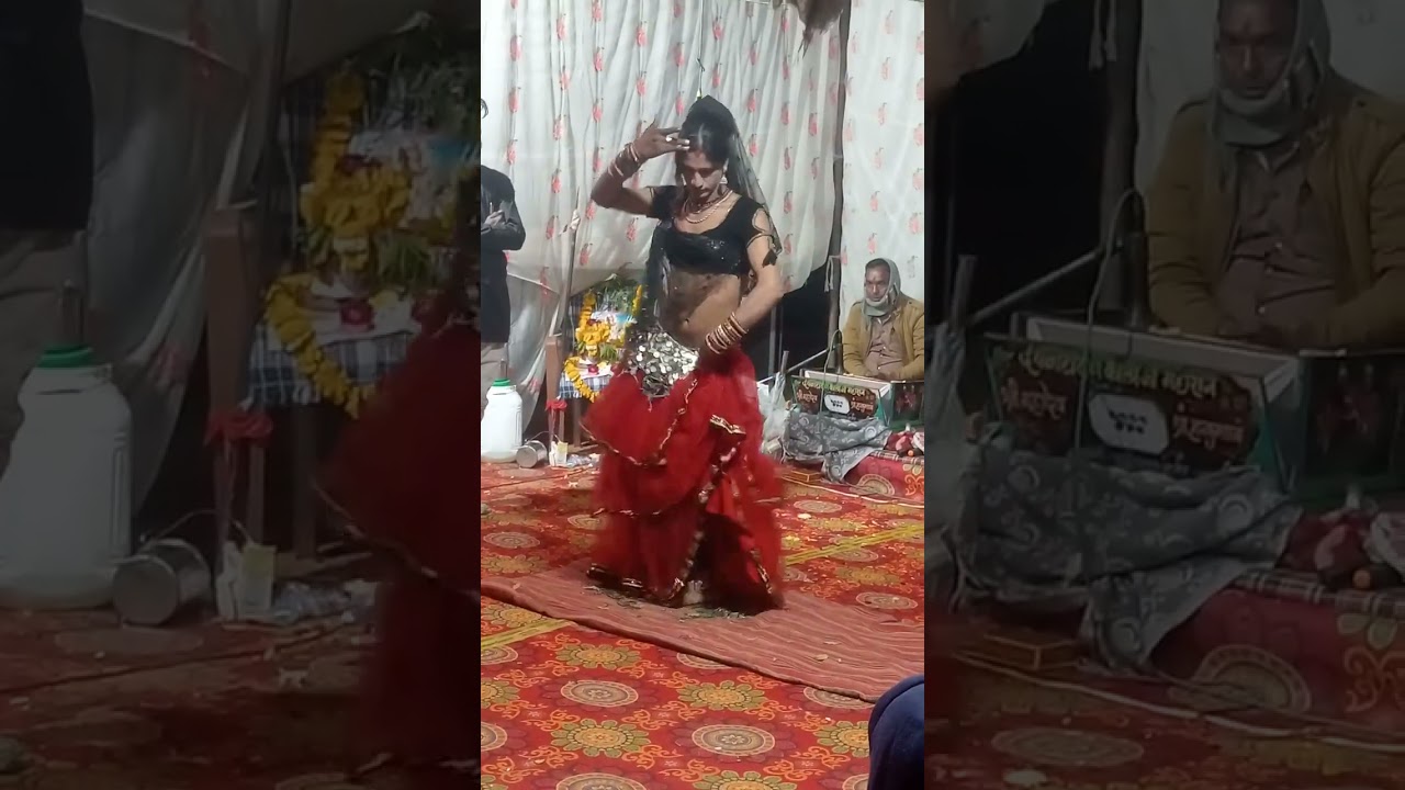 कांच के टुकड़े पर डांसर खरते हुए शानदार प्रस्तुति 