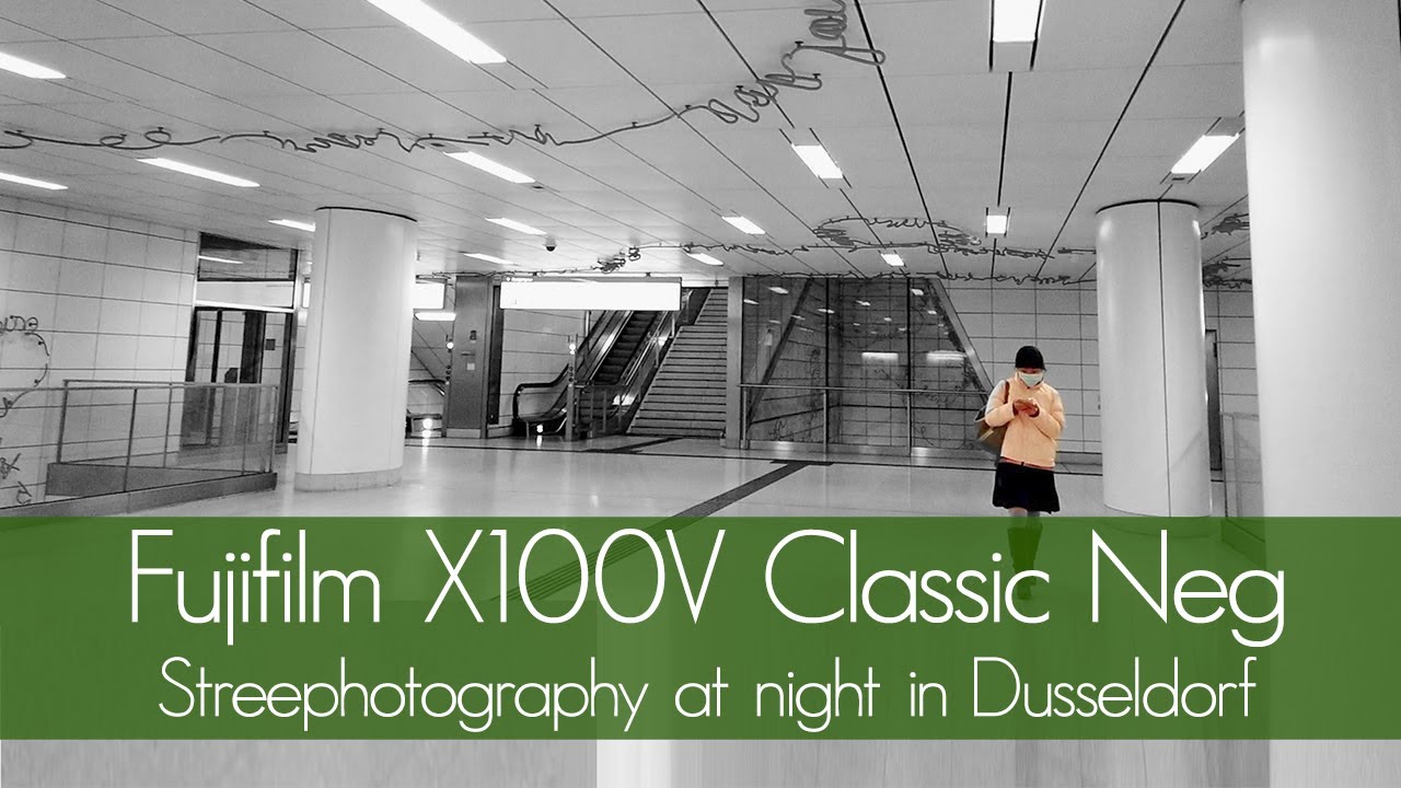 X100V Classic Neg: Streephotography at night in D&uuml;sseldorf