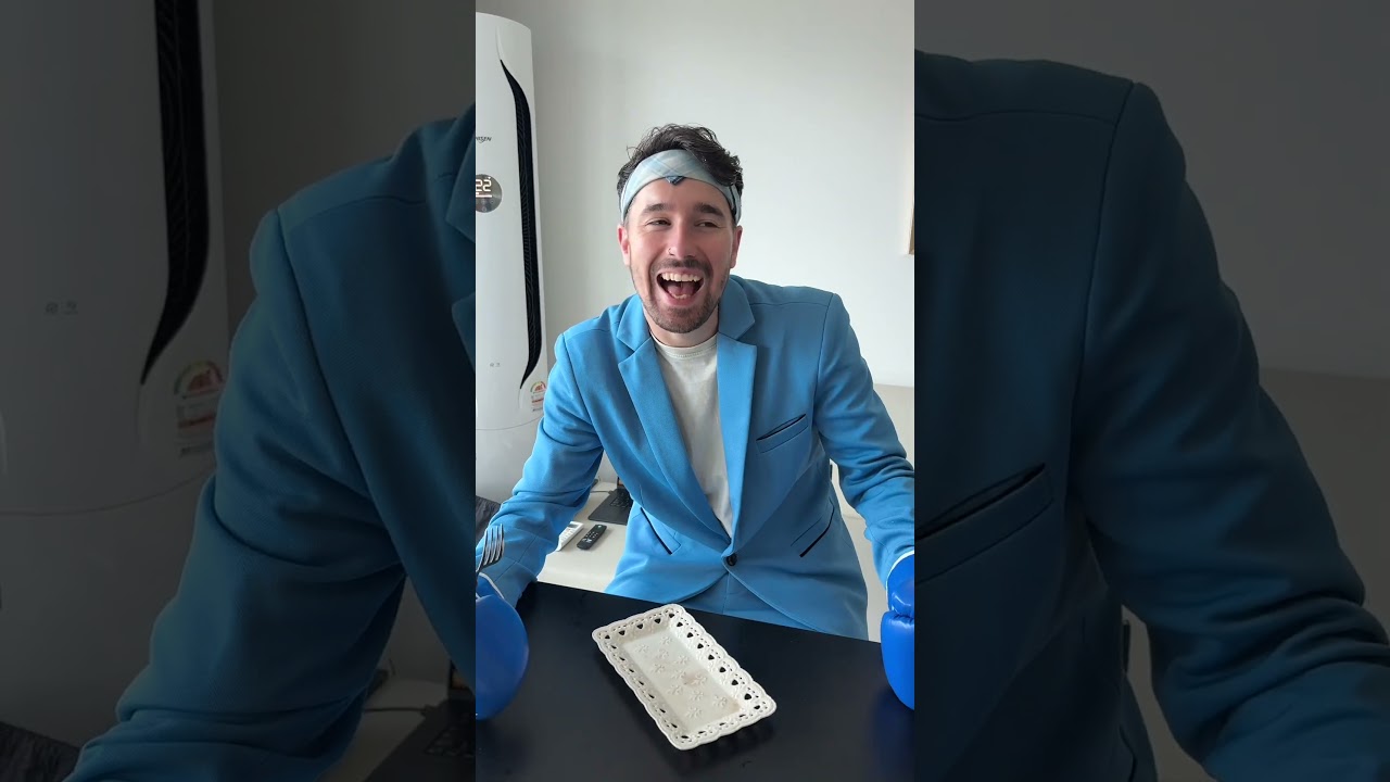 @LeBlueTade  peut tout R&Eacute;PARER avec ses GANTS