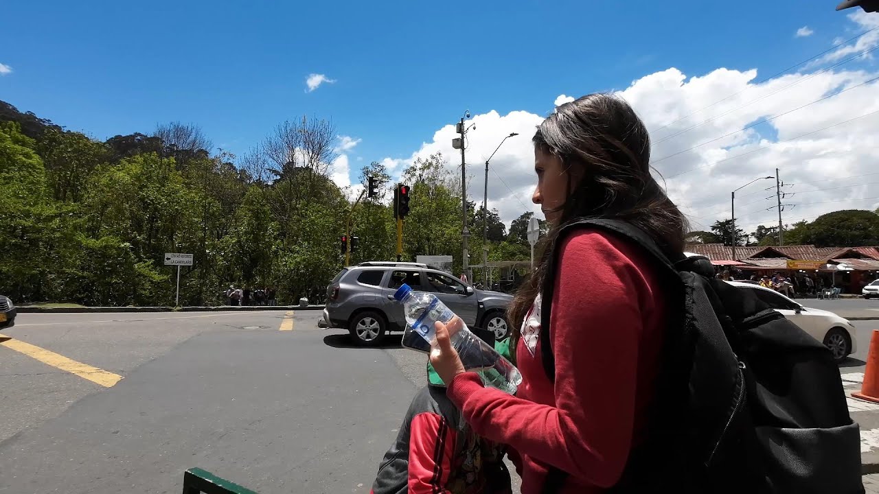 Tour por Santa Fe Bogotá La Candelaria Monserrate 4K 🇨🇴 | OFIBO Español