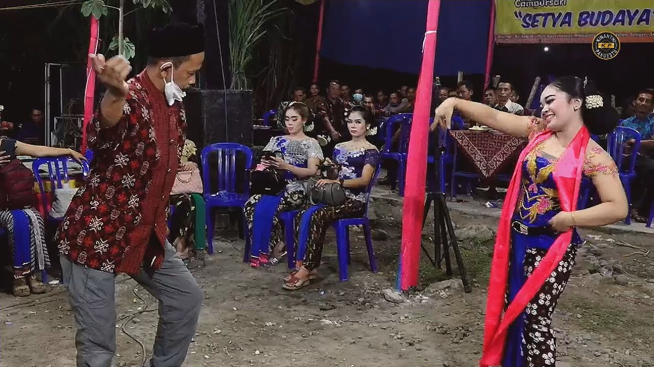 Penari Tayub Menari Bajing Loncat...Semua tamu undangan Melongo