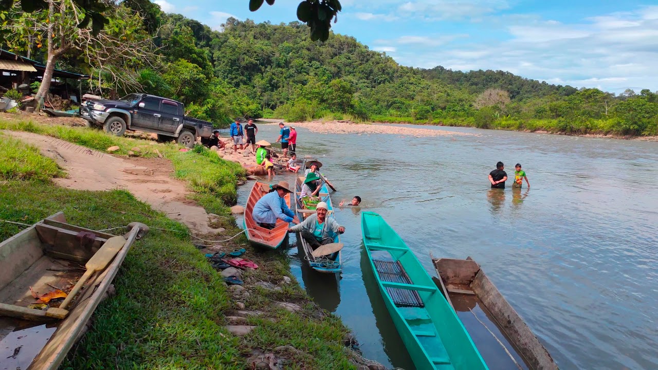 Boating Across Magoh River, Long Seridan