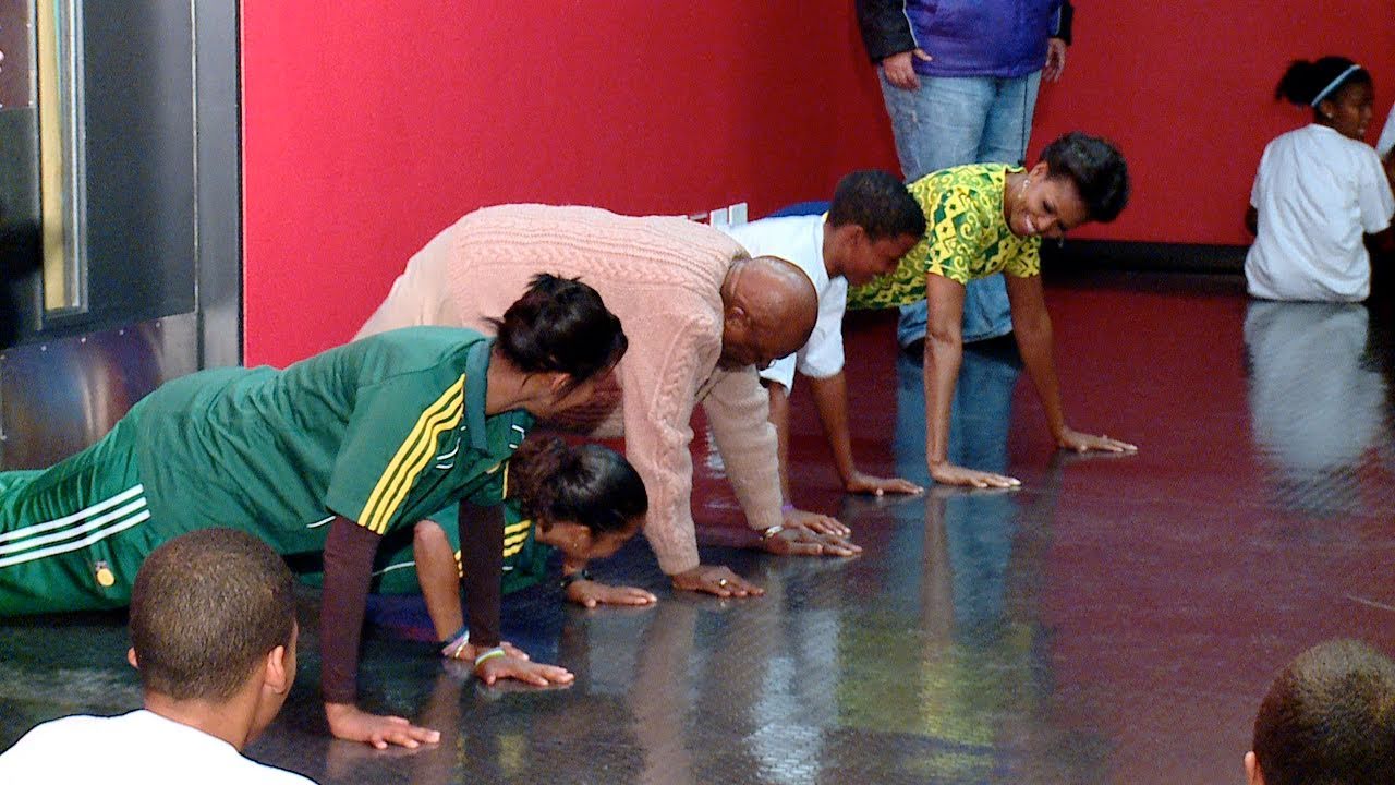 Raw Video:  First Lady Michelle Obama & Desmond Tutu Do Push-Ups