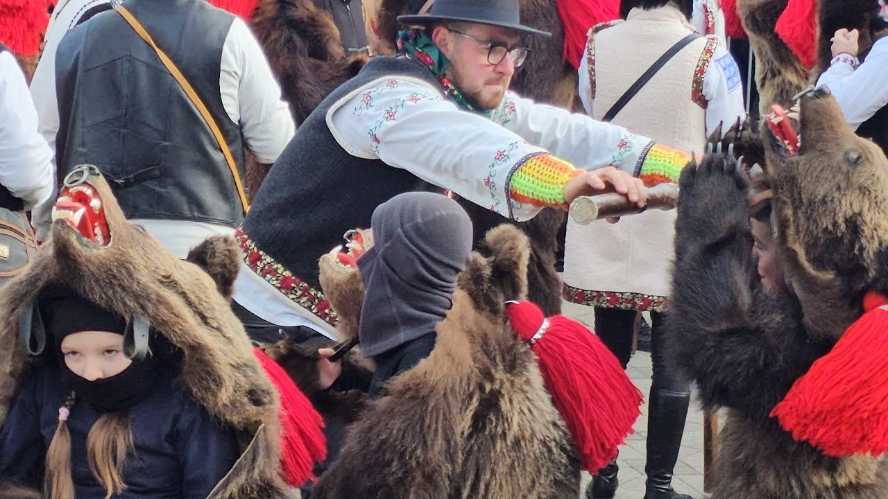 CEATA DE URSI LARGA DOFTEANA/BACĂU...@BotLucian1978#traditional#moldova#romania #top#festival#foryou