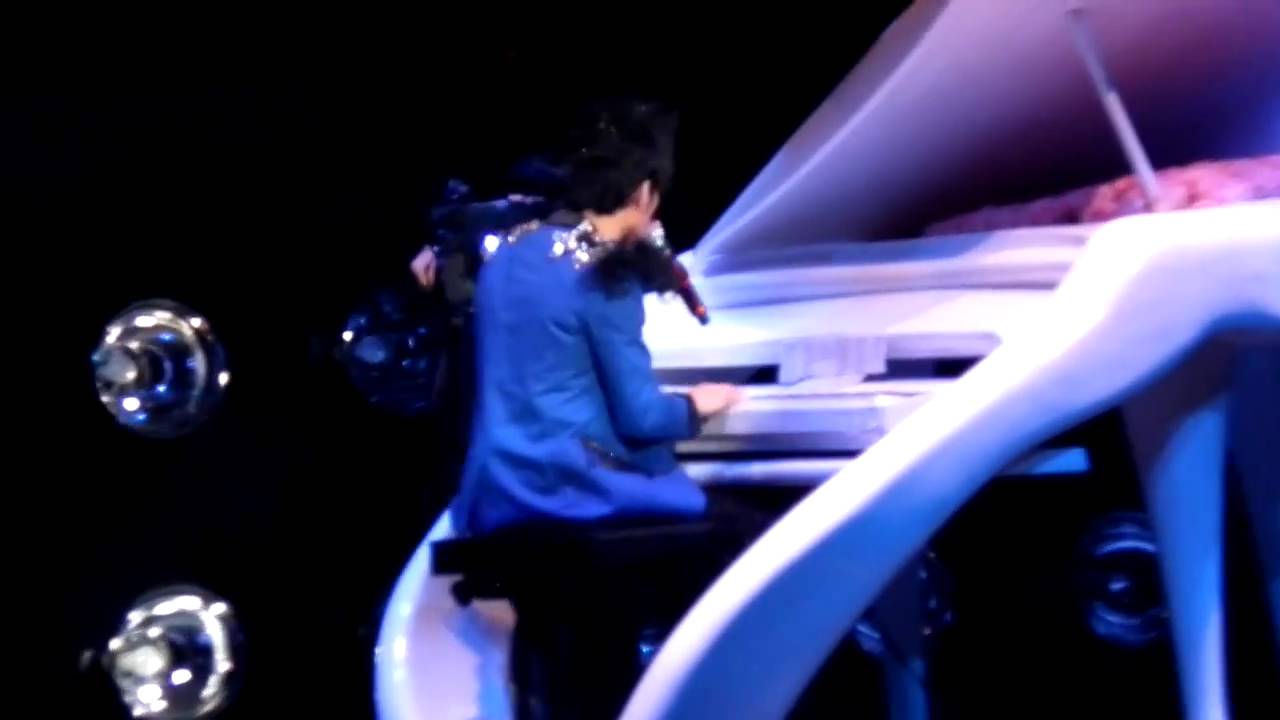 周杰倫 2010 超時代演唱會 24.9.2010 - 煙花易冷 (自彈自唱)