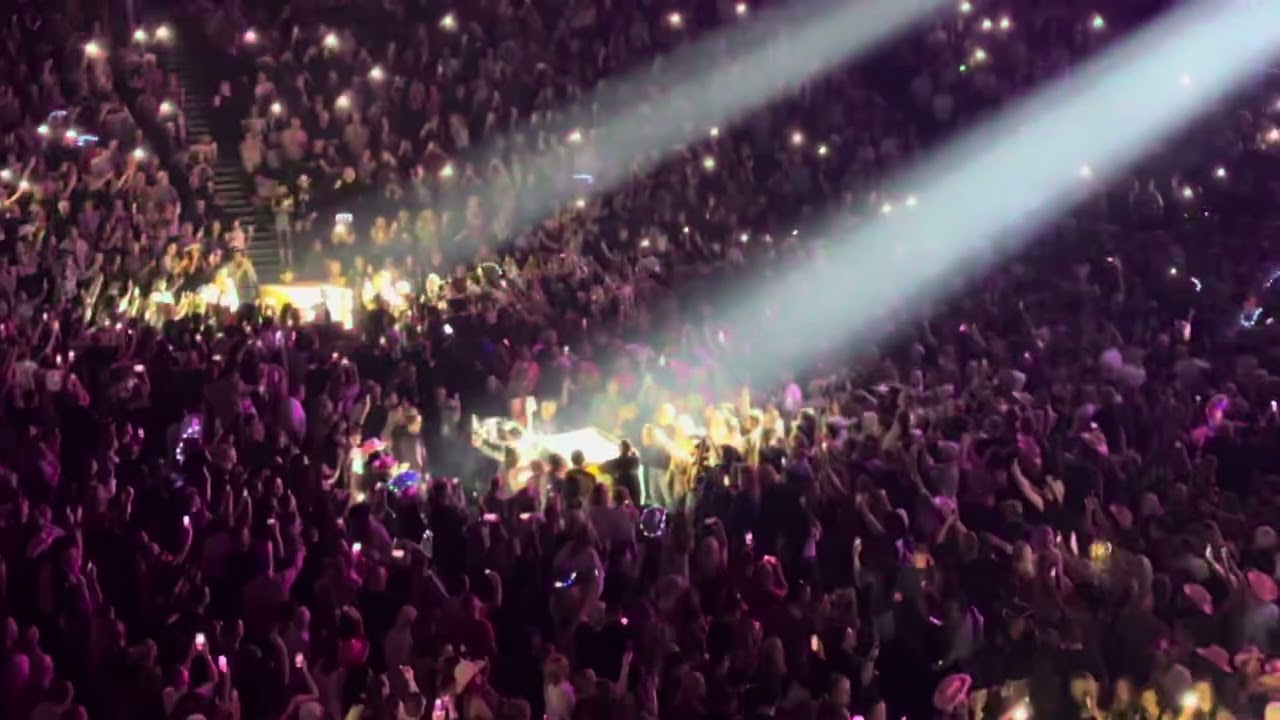 Shania Twain - Waking Up Dreaming (Opening) - Manchester AO Arena- 25/09/23