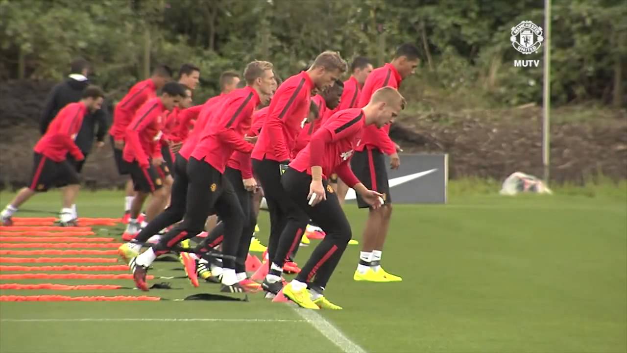 Marcos Rojo's first training session | Manchester United