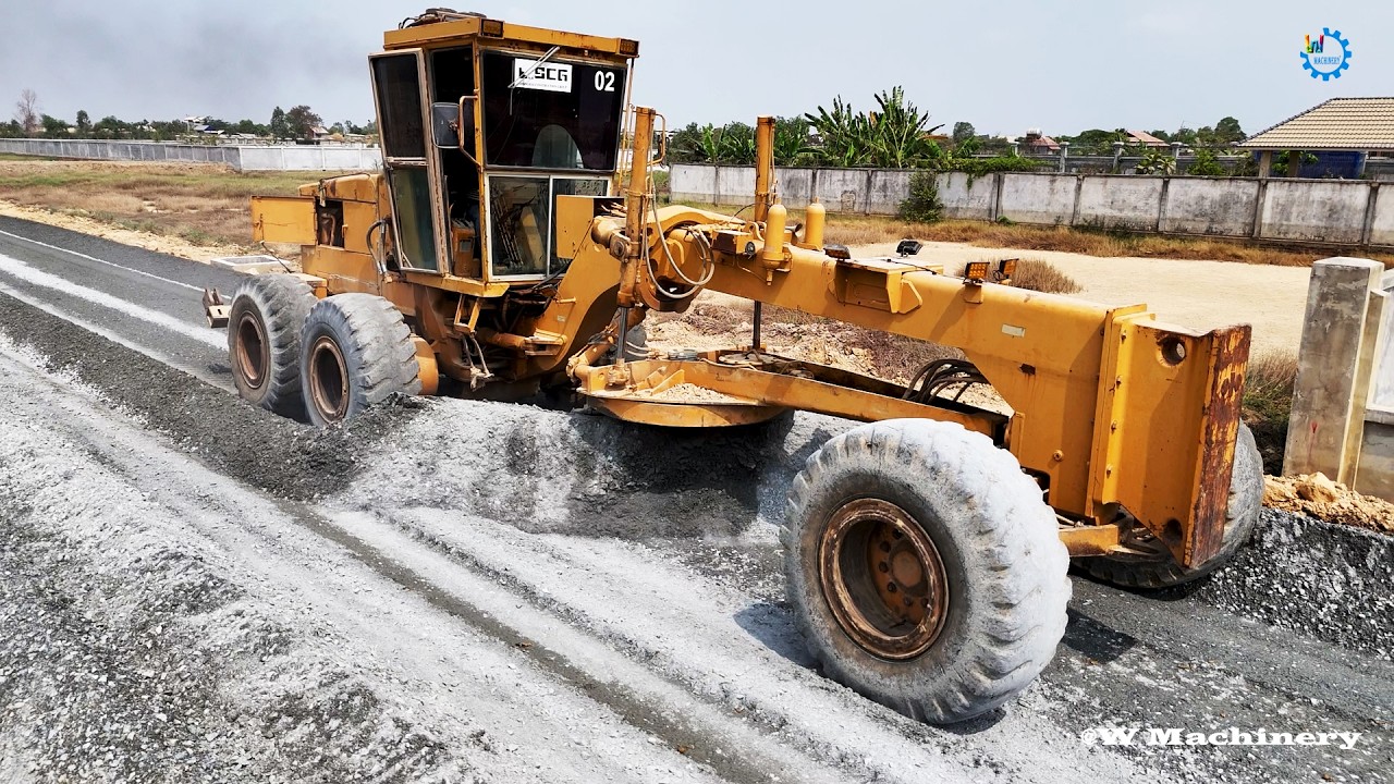 Heavy Komatsu Grader Construction Machinery Trimming Gravel Making Foundation Village Road Skills