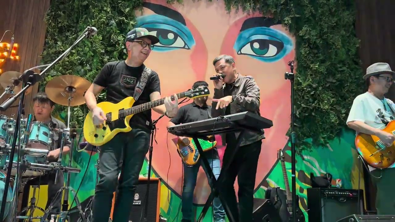 Summer of 69 and I Melt With You cover by The Dawn live at Supersam Scout Tobias QC