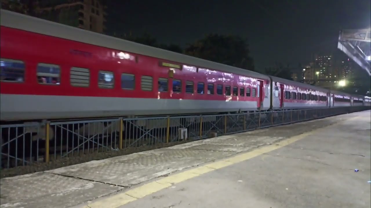 12971 BHAVNAGAR EXPRESS DEPART FROM BORIVALI RAILWAY STATION #indianrailways #lhb #railway #wap4 #1k