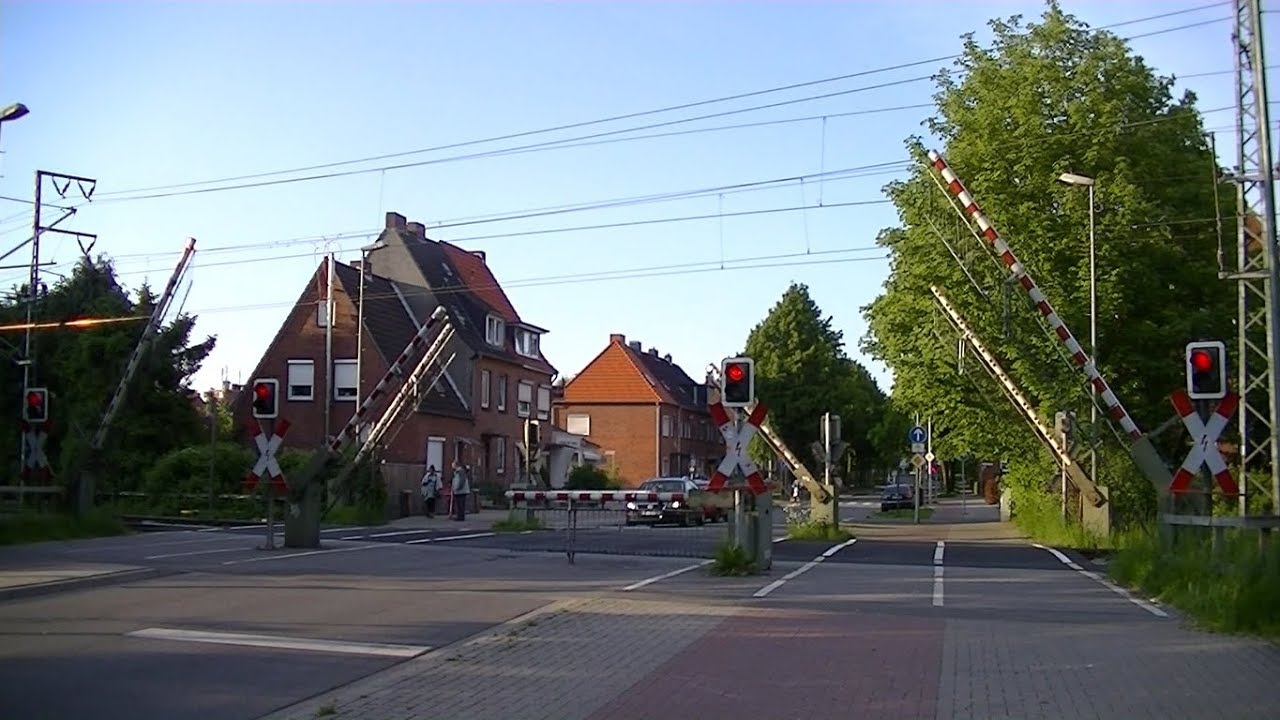 Spoorwegovergang Emden (D) // Railroad crossing // Bahnübergang