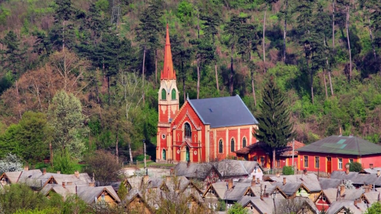 Ózdi panoráma  HÉTES-ÚJTELEP-KISERDŐALJA, amikor az aranyeső virágzik  A valóság diszkrét bája