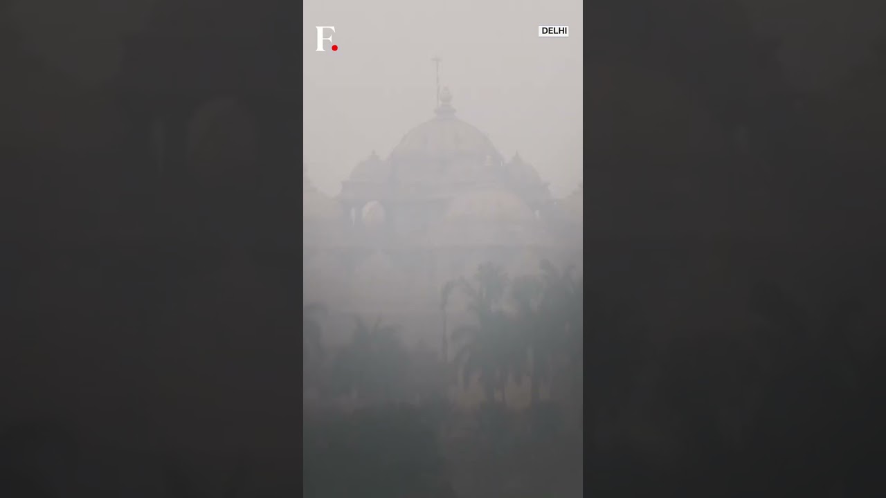 India: Delhi AQI Crosses 400 In Several Areas With Toxic Smog | N18G
