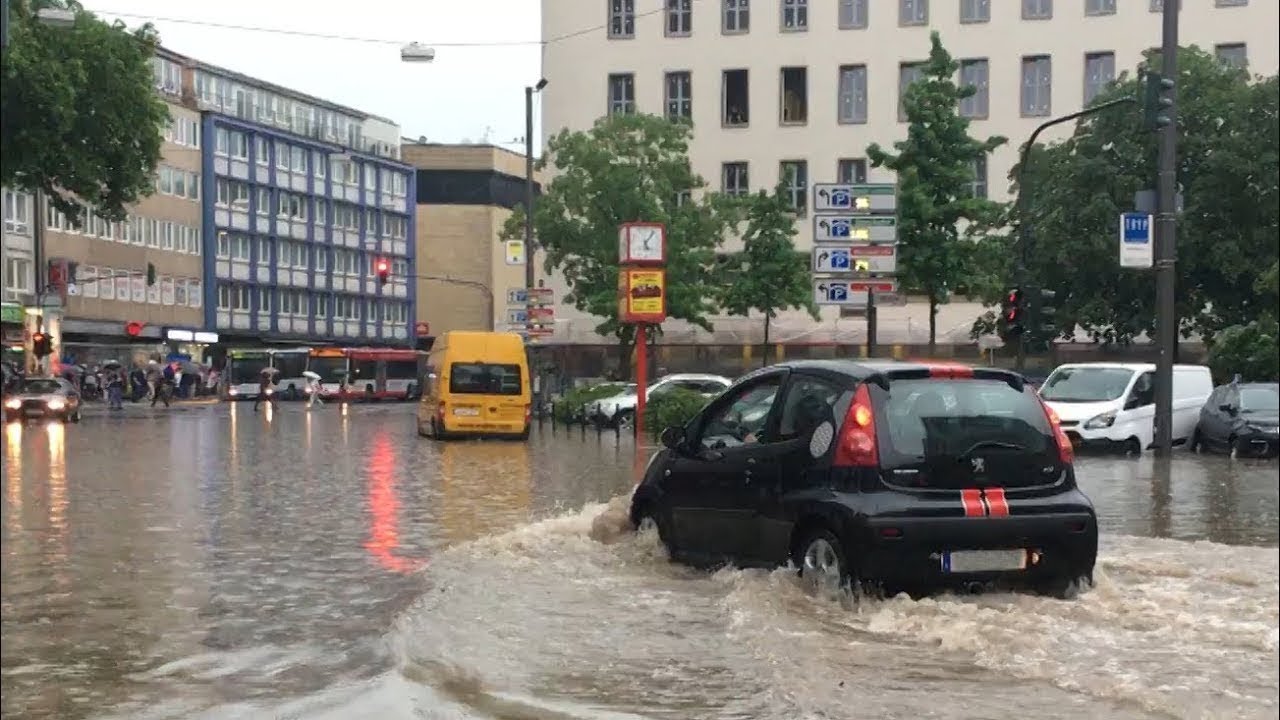 Extremes Unwetter in Wuppertal: Überschwemmte Straßen, vollgelaufene Keller, Hochwasser | 29.05.2018