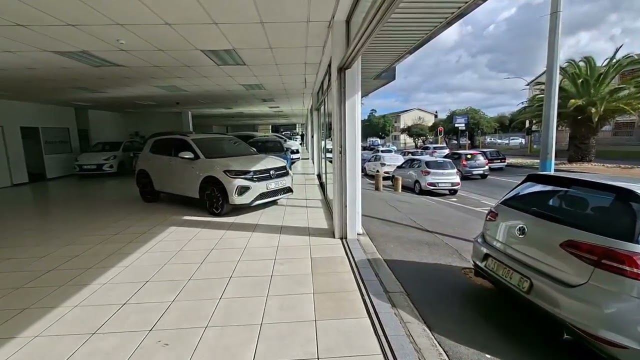 405m&sup2; High Exposure Retail Showroom To Let in Parow East, Cape Town