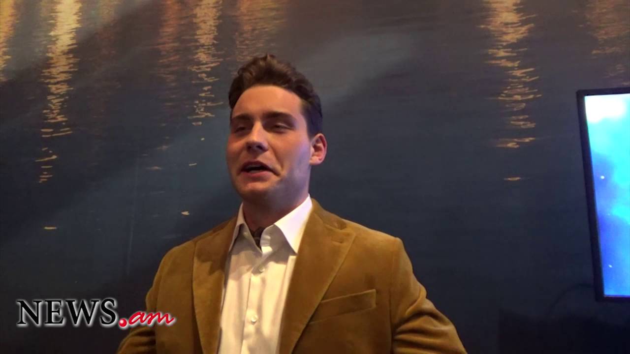 Douwe Bob talks about roman with Iveta Mukuchyan