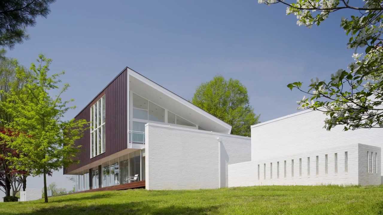 Lake views and natural beauty surround this dramatic house