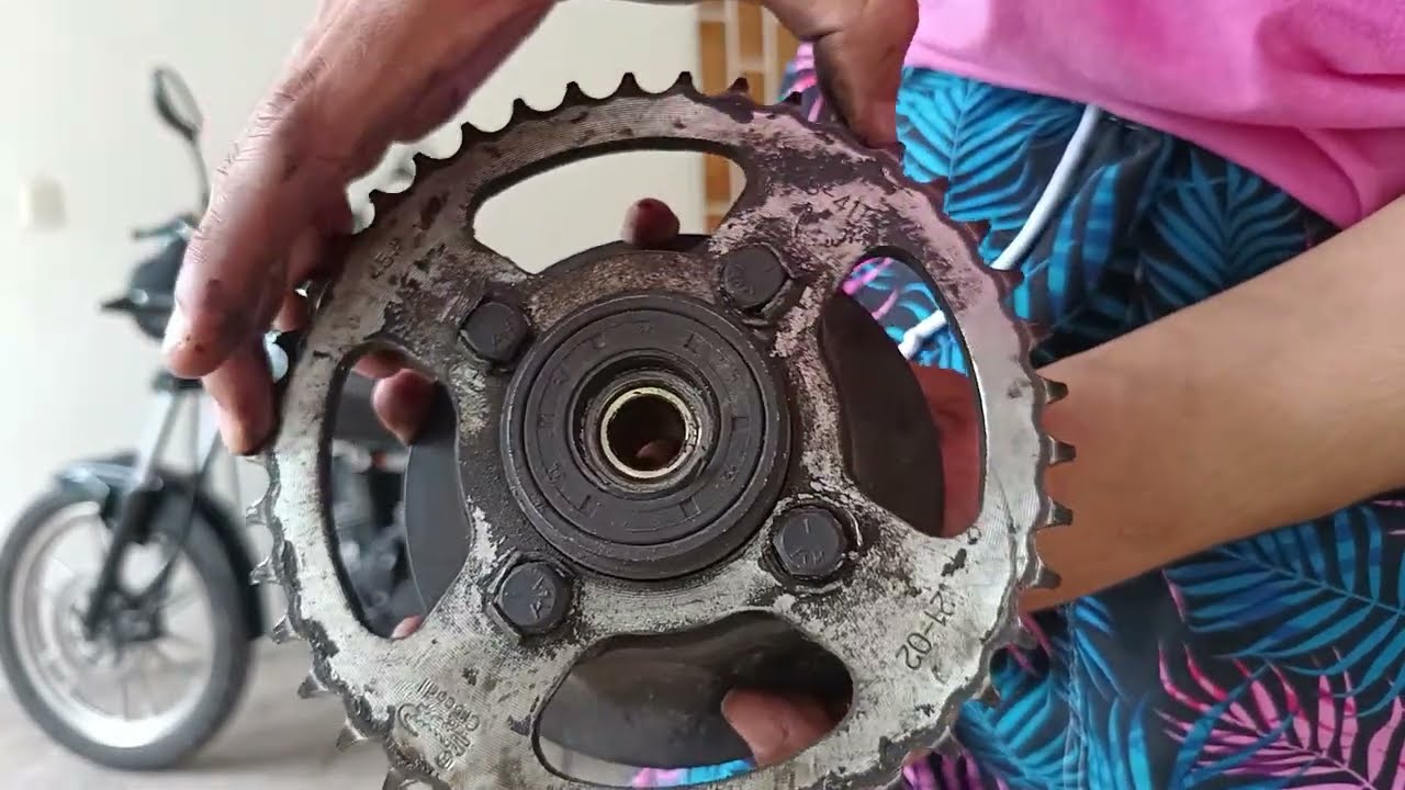 ¿ como cambiar el sprocket de mi moto?, facil, con tres simples herramientas