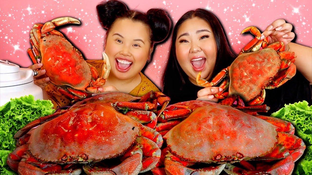 GIANT DUNGENESS CRAB FROM ALASKA SEAFOOD BOIL MUKBANG 먹방 EATING SHOW! *THE BIGGEST I'VE EVER SEEN!*
