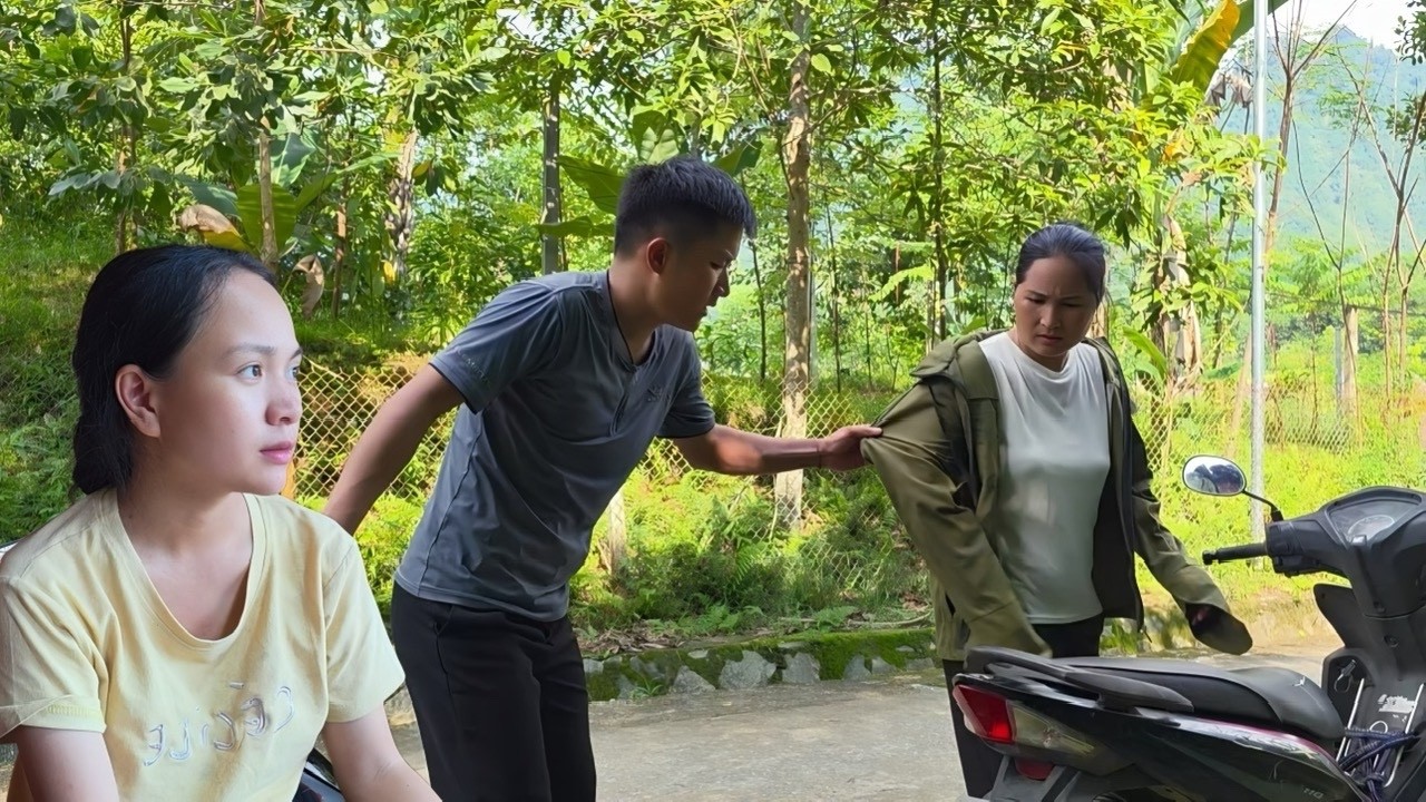 Chinh's ex-husband was surprised to learn that she was Mrs. Hoc's daughter
