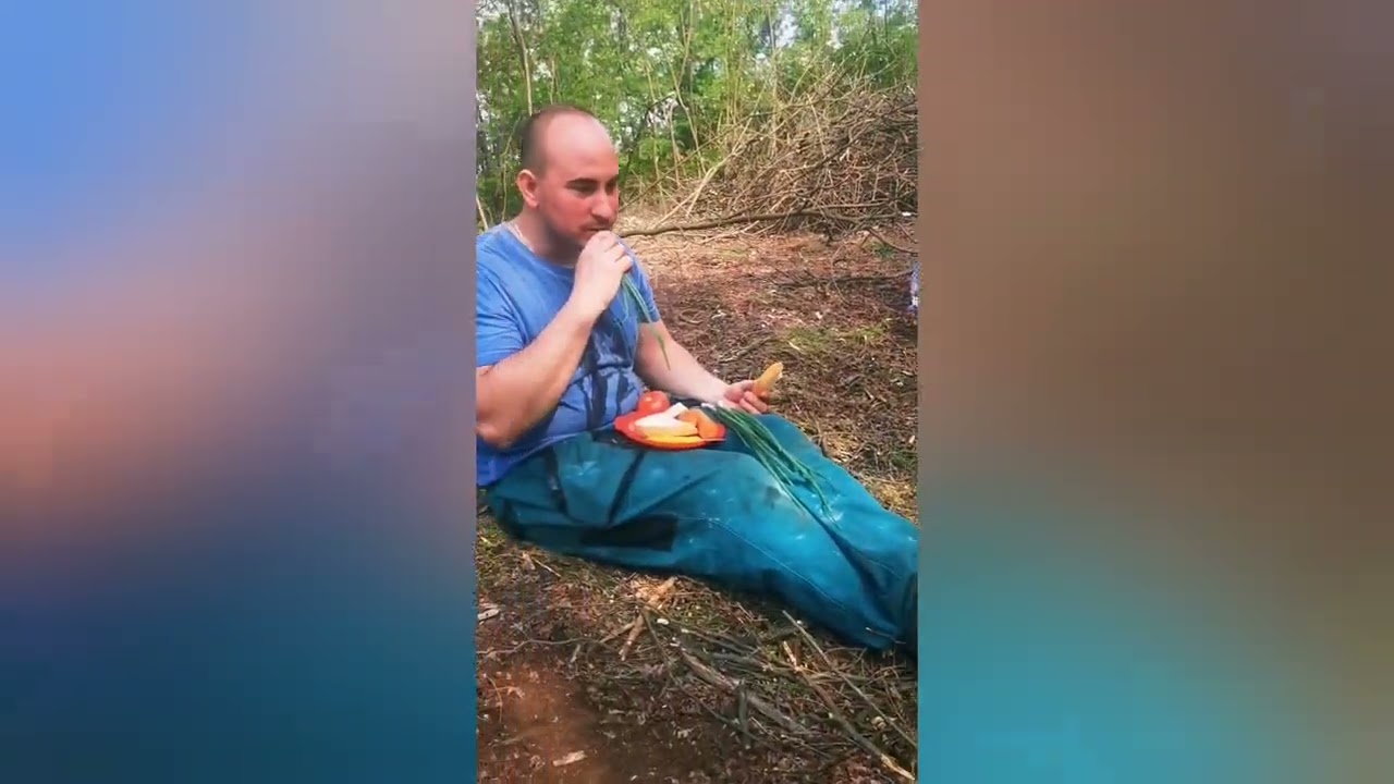 Egy jó hangulatú gally fa szedés Apukának. 😂😂😂🤣Jól járt megint. 😂😂🙉