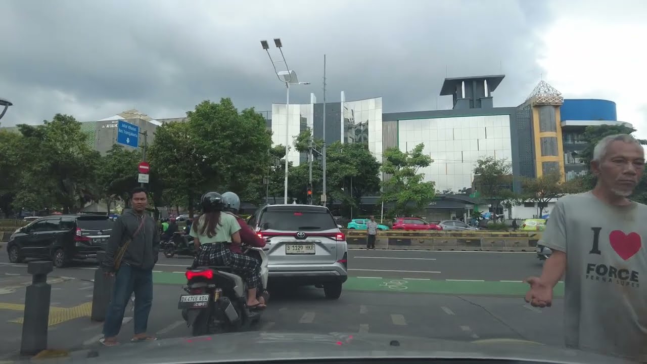 Driving Central Jakarta From Percetakan Negara to Salemba Raya via Kramat Station and Paseban Raya