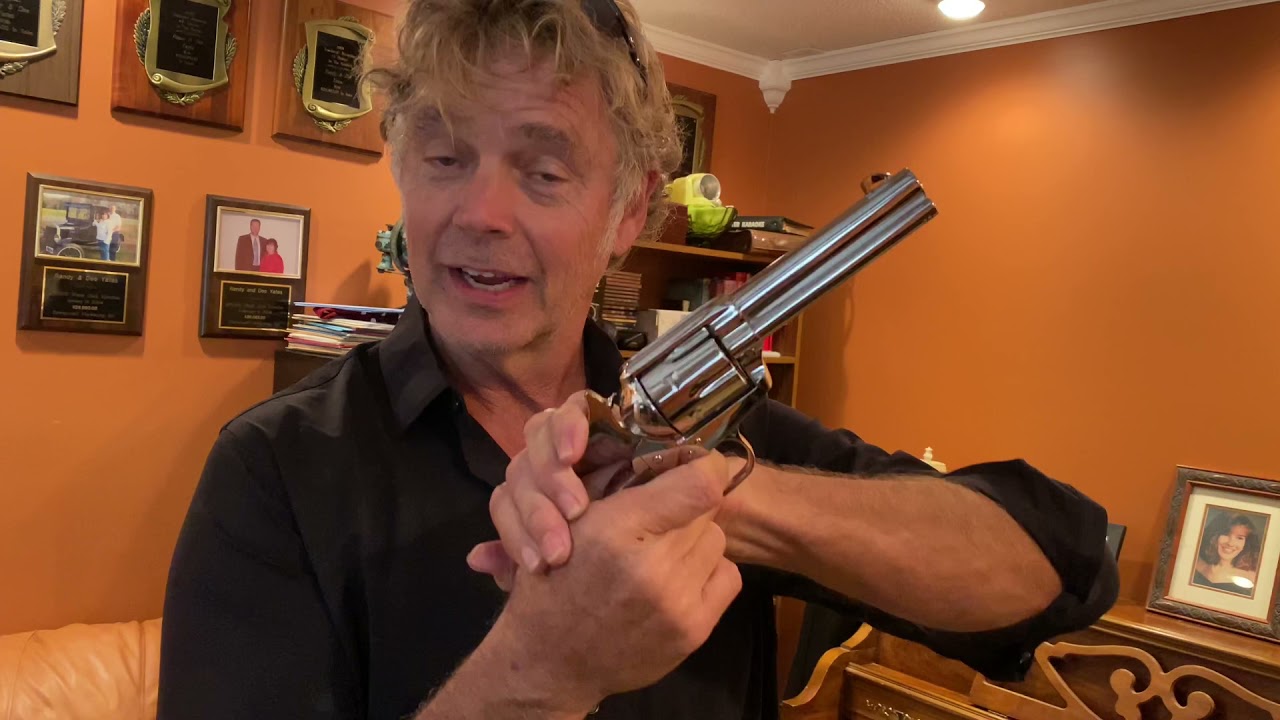 This single action Colt can&rsquo;t fire itself.