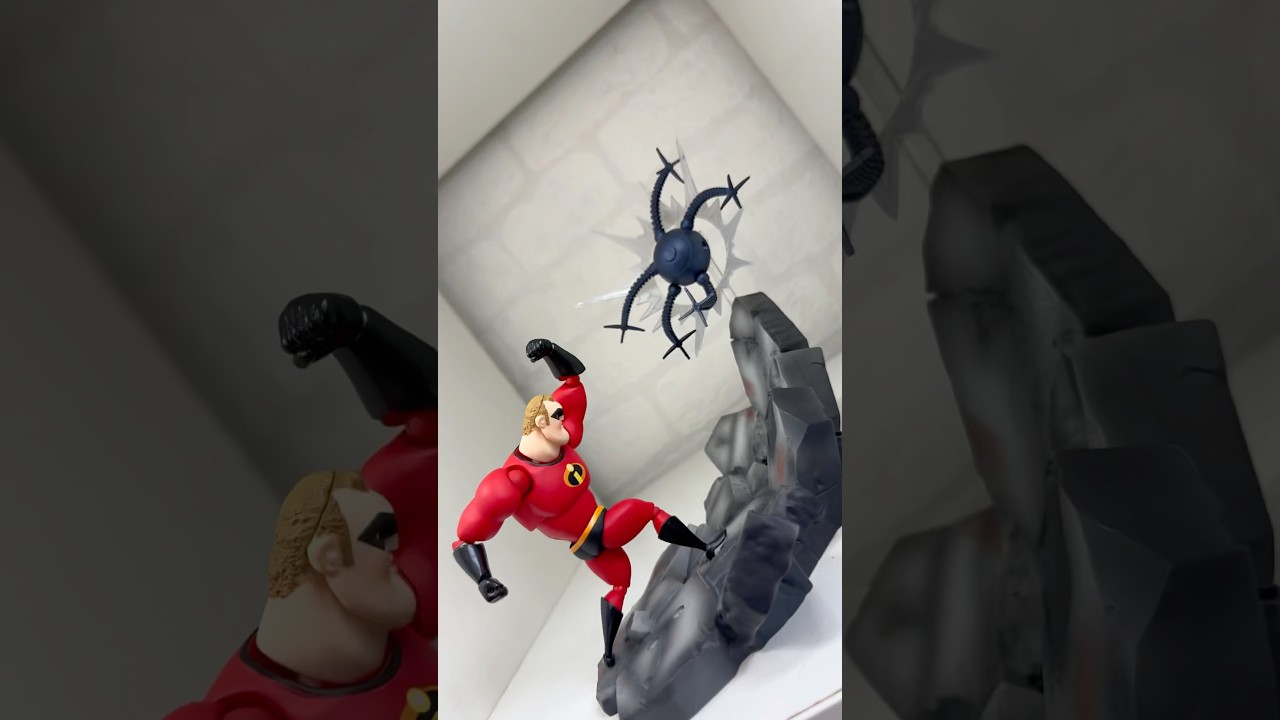 Revoltech Mr Incredible💪🏼#actionfigures #incredibles #mrincredible #brickaway #revoltech #foryou