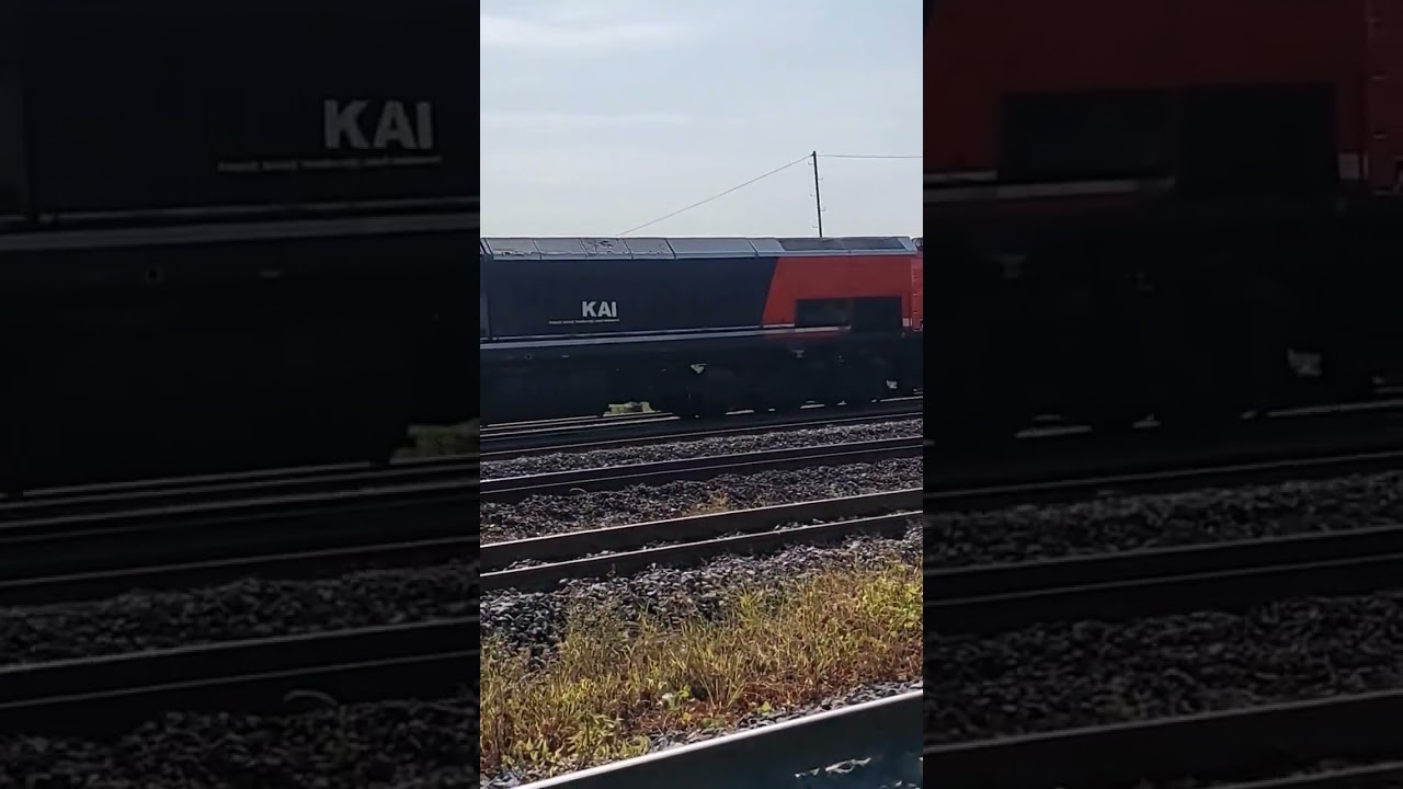 LOKOMOTIF DOUBLE TRAKSI MENJELAJAH JALUR SUMATRA #keretaapi #train #lokomotif