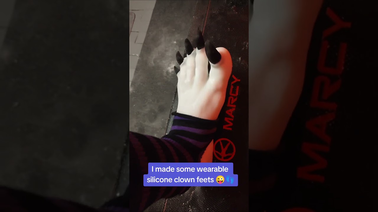 I made wearable silicone feet for my clowns n monsters!  #feet #siliconemask #sfx #artist