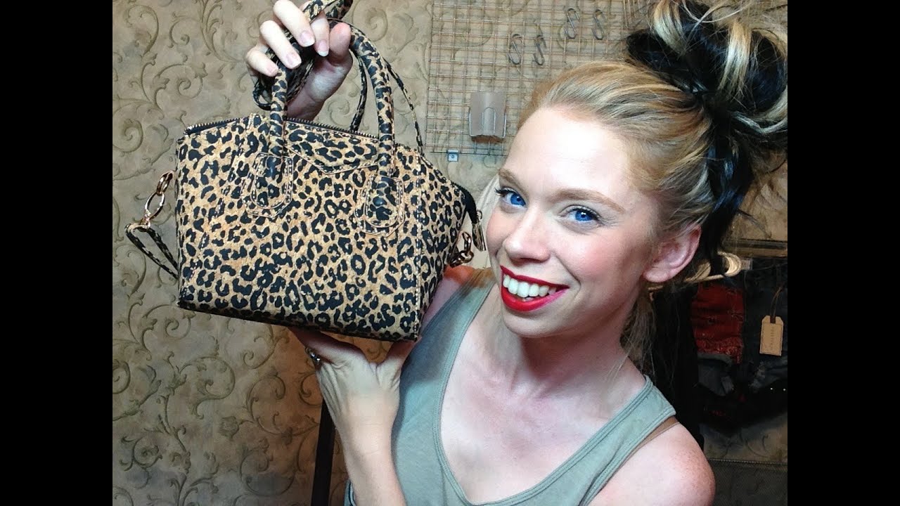 WHAT'S IN MY BAG!