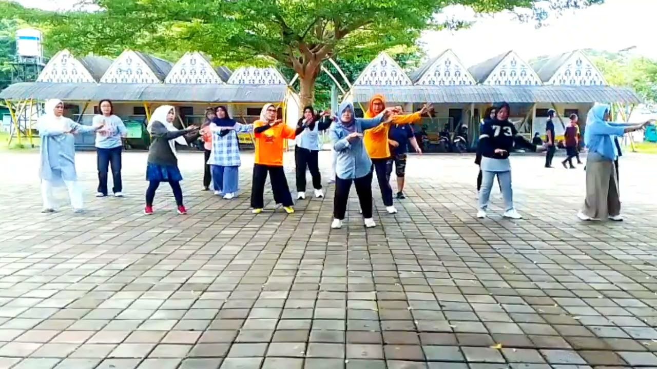 SI JANTUNG HATI Line Dance/Coreo. Kenny Teh (MY), Adeline Cheng (MY) & Tan Chew Heng (MY)