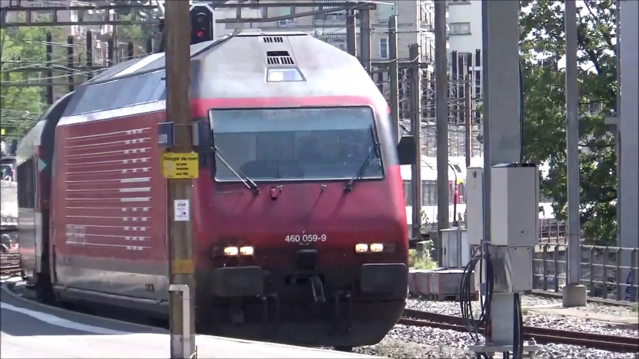Trains at Lausanne Gare 29.8.19