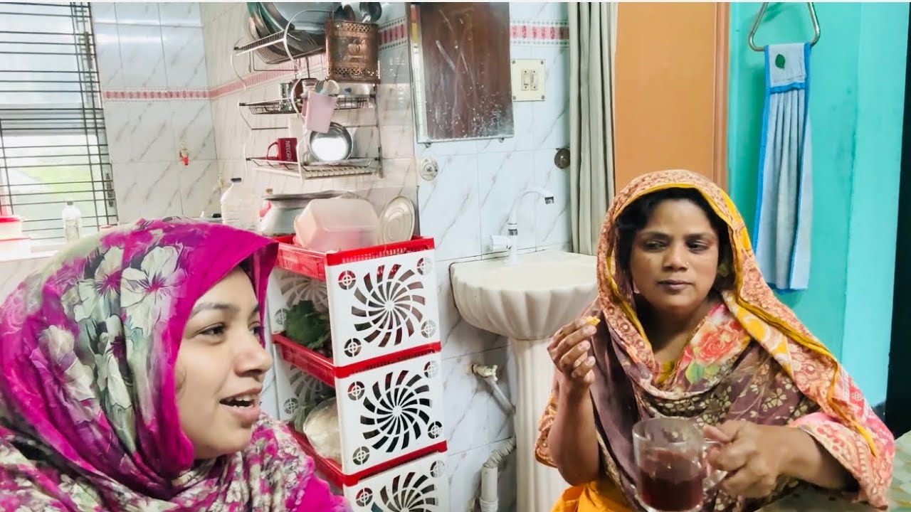 কাজের চাপে টেবিলে বসে আর চা খাওয়া হয় না 😥 । 