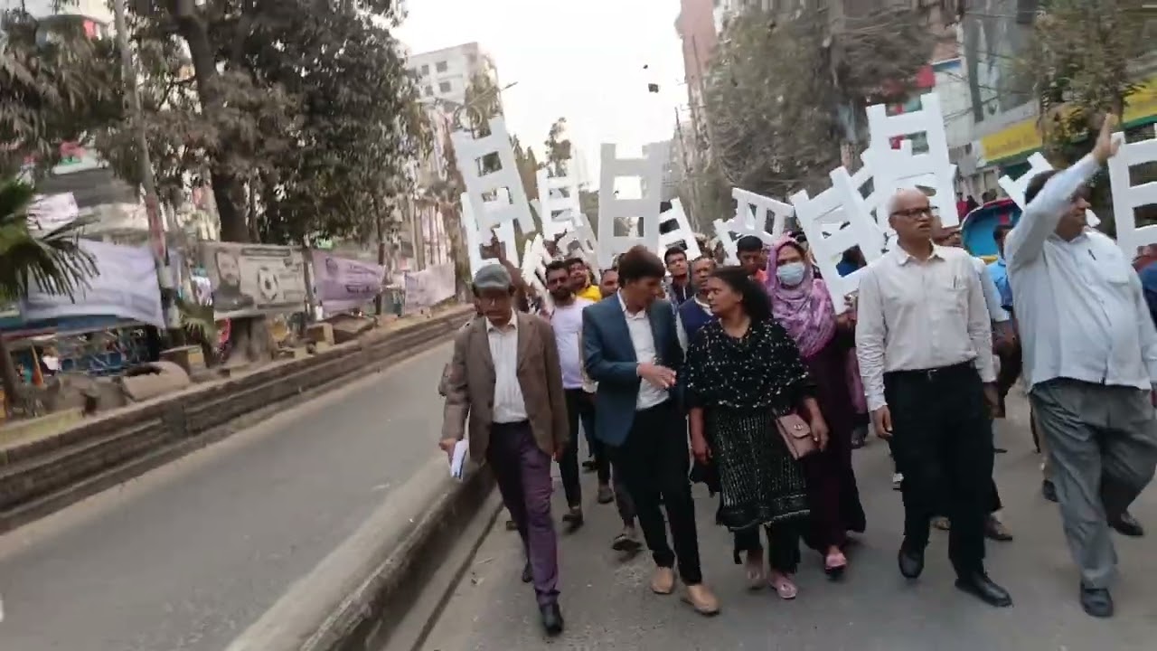 মই মার্কায় ভোট চেয়ে শহরে গণসংযোগ করছেন বাসদ নেতা বিপ্লব 