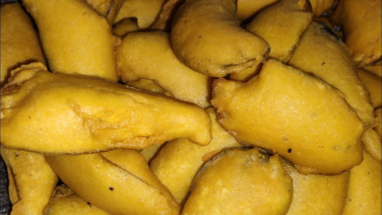 Street style lo Aratikaya Bajji #trending #streetfood #snacks #viral #shorts #hanumayammateluguvlogs