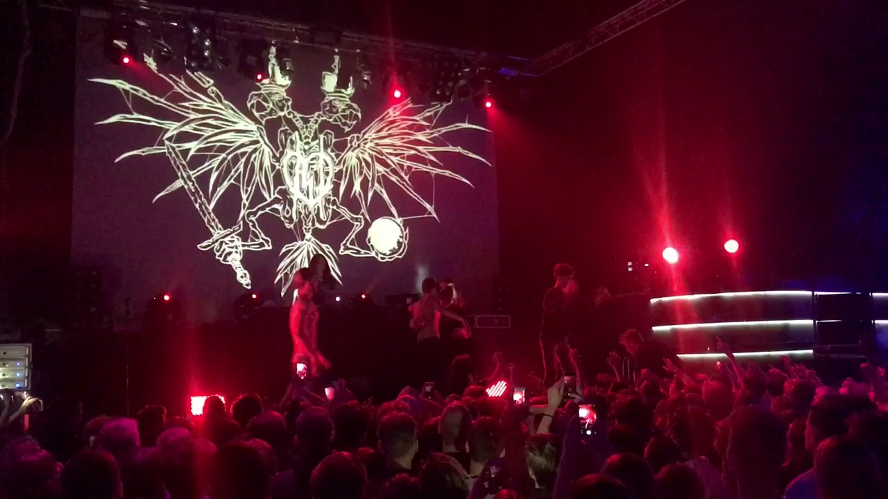 PHARAOH - Виноградный День // Фаны залезли на сцену (Минск)